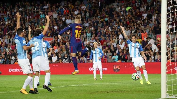 بالفيديو.. الحكم يهدي برشلونة هدفا بخطأ فادح