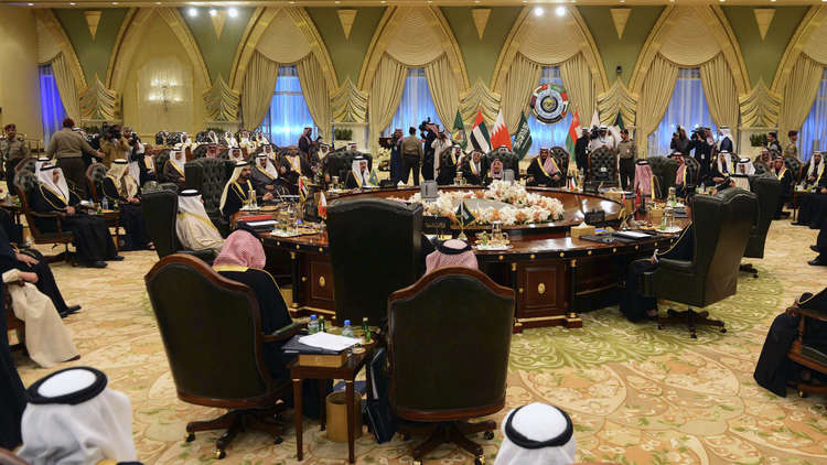 أنباء عن تأجيل القمة الخليجية 6 أشهر