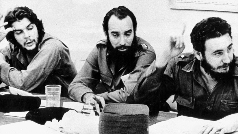 جيفارا في إجتماع مع فيدل كاستروا هافانا 1960
