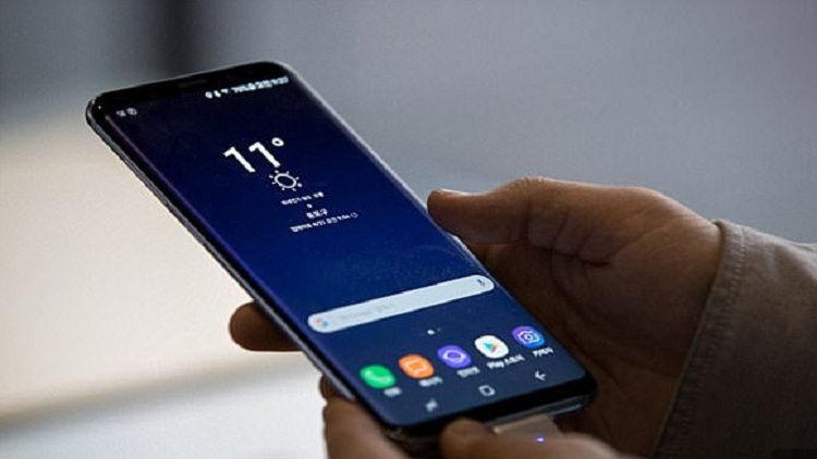 شائعات حول إطلاق هاتف غالاكسي S9 بتغيير جذري!