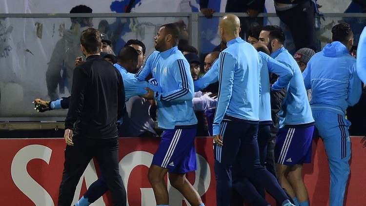 اليويفا يعاقب مدافع مارسيليا إيفرا بسبب ركله مشجعا