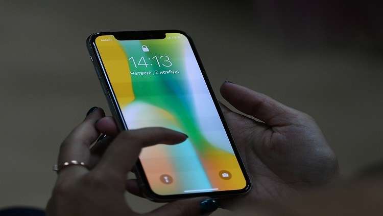 "iPhone X" يباع بضعفي كلفته