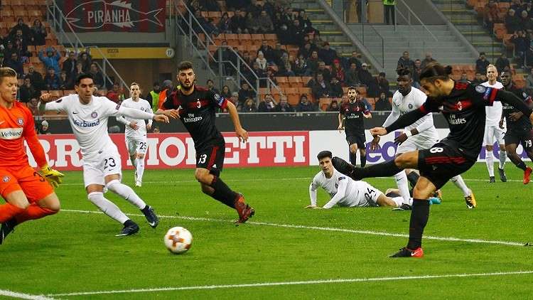 شاهد.. هفوة "كوميدية" من مدافع المنتخب الإيطالي