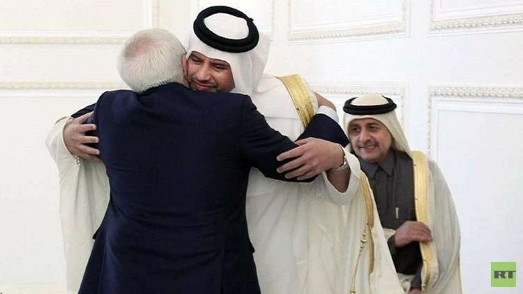 بالصور.. عناق قطري- إيراني حار!