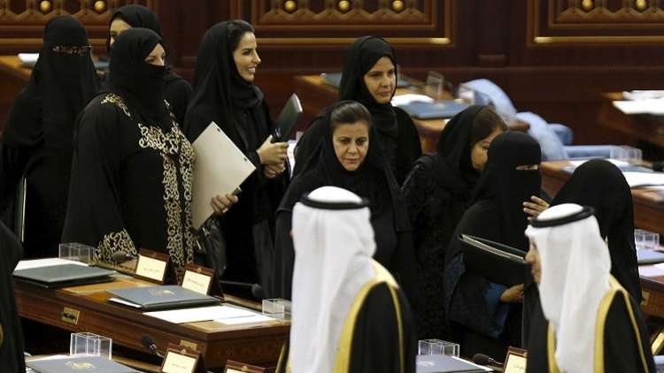 السعودية.. دعوة للاستعانة بالنساء في الإفتاء!