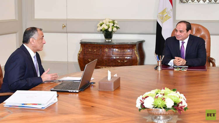 السيسي يبحث مع محافظ البنك المركزي وضع الجنيه