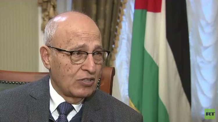 شعث لـRT: سياسة ترامب الخاضع للوبي الصهيوني خطر على السلم العالمي