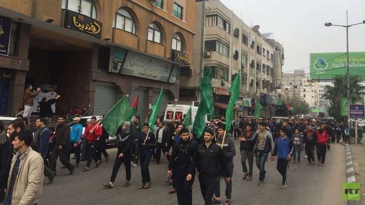 مقتل فلسطيني برصاص الجيش الإسرائيلي.. وعشرات المصابين بمواجهات في غزة