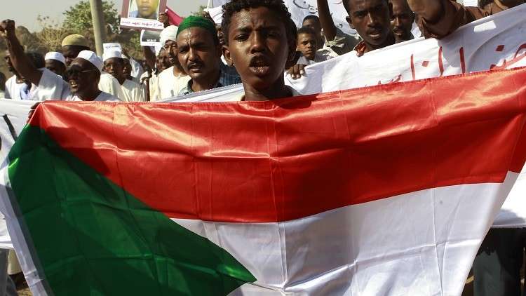 السودان.. مقتل طالب واعتقال زعيم معارض في 