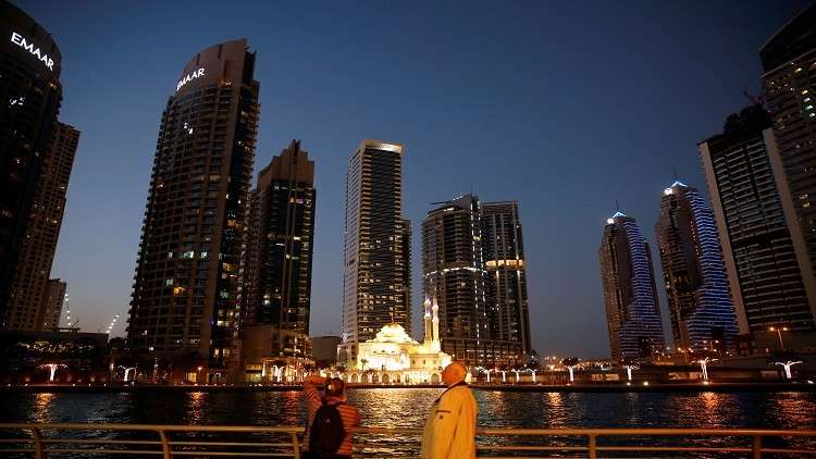 الإمارات تضع شرطا جديدا للحصول على عمل