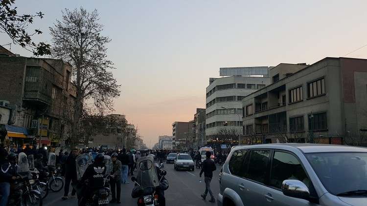بين حروب خارجية وداخل مضطرب.. من ينتصر في إيران؟