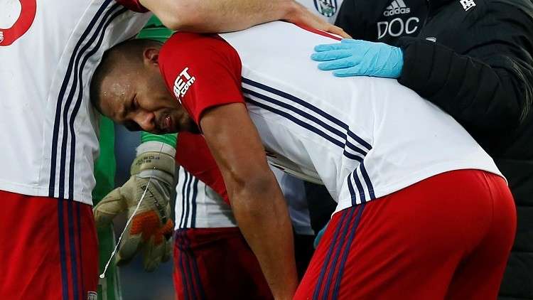 بالفيديو.. لاعب يجهش بالبكاء بعد كسره ساق منافسه في البريميرليغ