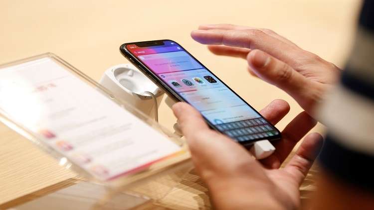 آيفون X "يحجب" جهة الاتصال عن المستخدمين