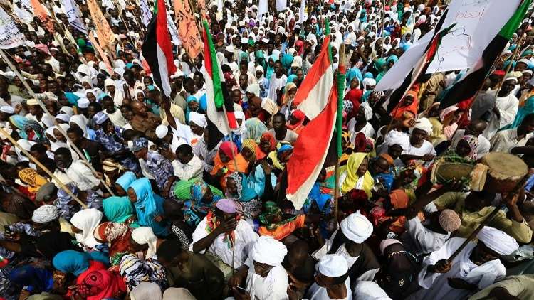 السلطات السودانية تفرج عن صحفيين