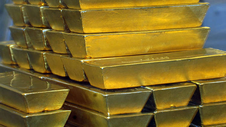 المستثمرون يهرعون إلى الذهب بعد تدهور الدولار