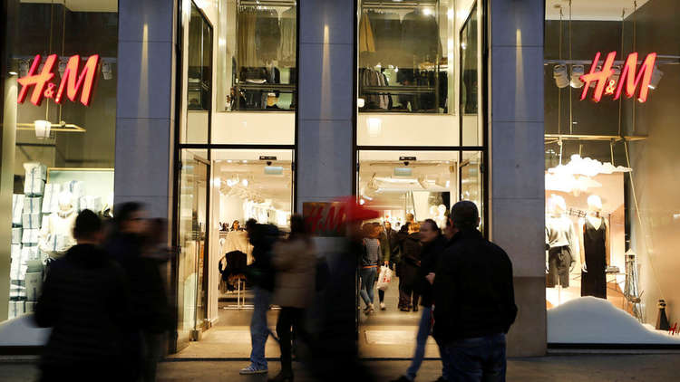 كلمة "الله" تجبر شركة "H&M" على سحب أحد منتجاتها 