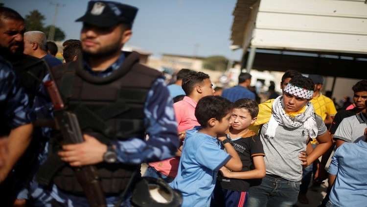 السلطات الإسرائيلية تبعد فتاة فلسطينية من الضفة إلى غزة!
