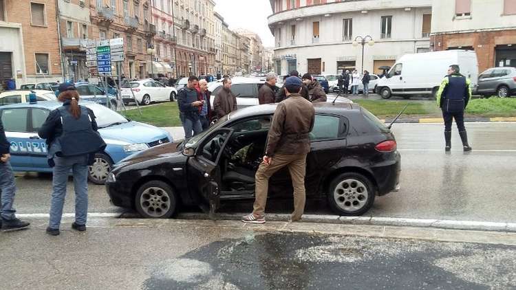 هجوم إيطاليا المسلح يحمل بصمات عنصرية