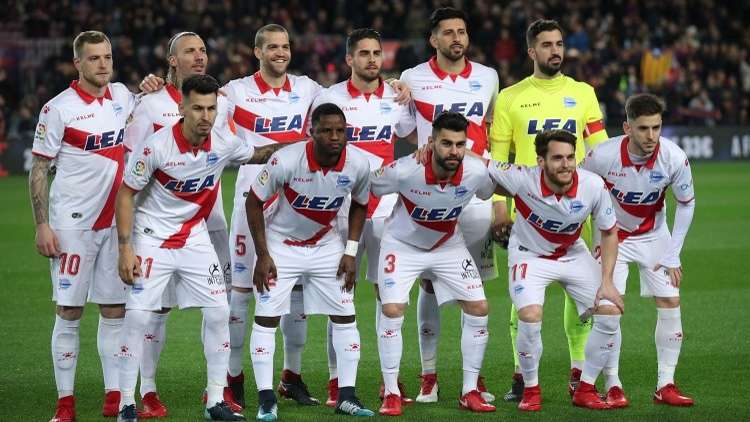 ديبورتيفو ألافيس يغرق الغواصات الصفراء (فيديو)