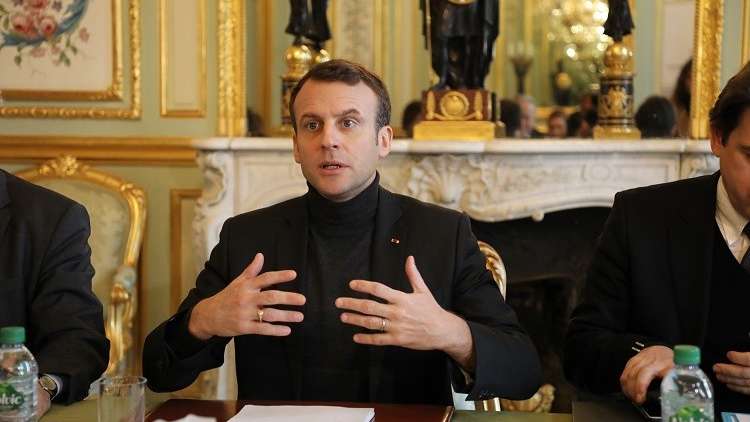 ماكرون يتحدث عن خطة لـ "تنظيم الإسلام" في فرنسا