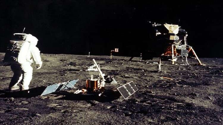 مكوك أمريكي مأهول إلى القمر عام 2023