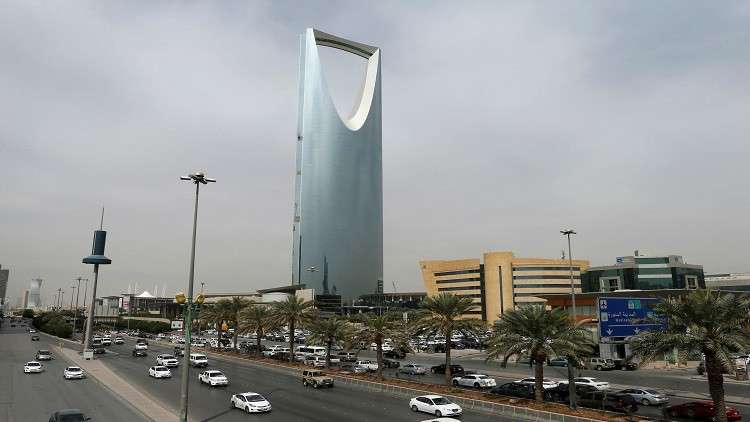 العاهل السعودي يستقبل وزير الطاقة الروسي (صور)