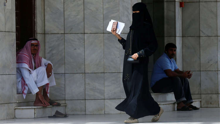 مطالبة في مجلس الشورى السعودي بتجنيد الفتيات السعوديات في الجيش