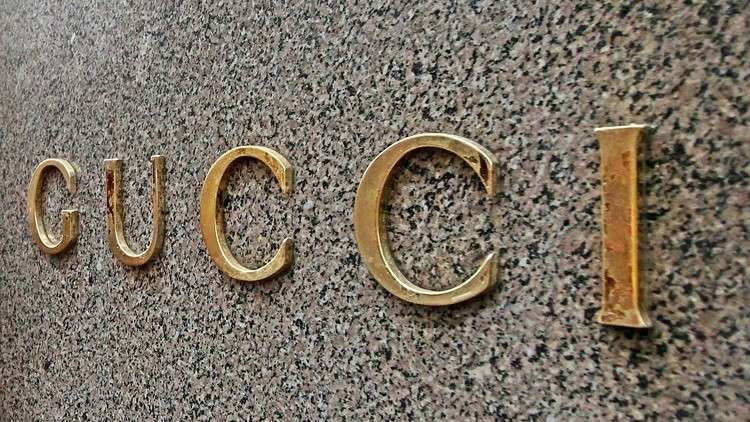 شاهد.. طريقة مبتكرة لعرض الأزياء من Gucci