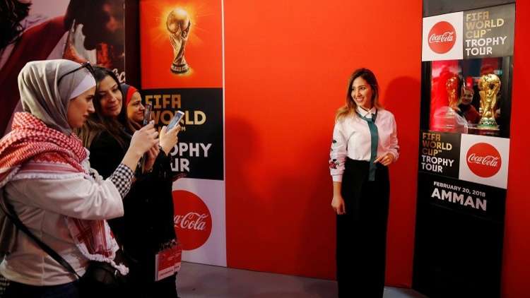 شاهد.. كأس المونديال من أعلى نقطة في العالم إلى الخرطوم
