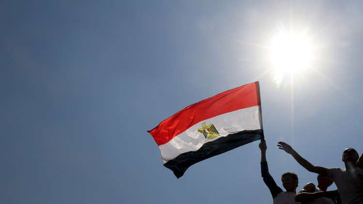 السيسي يختار "النجمة" ومنافسه في الانتخابات "الطائرة"