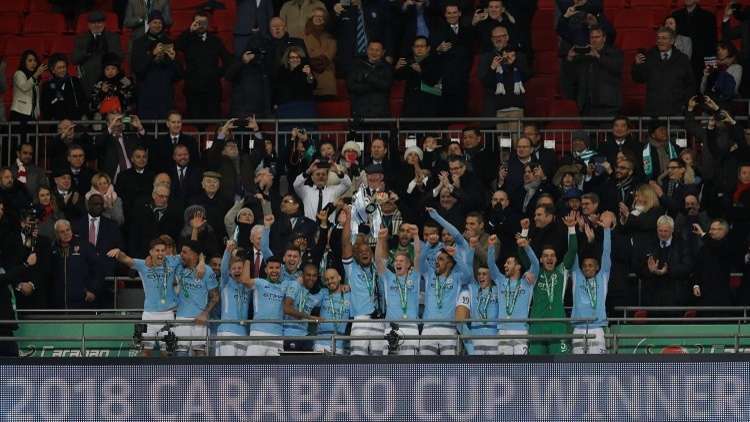 مانشستر سيتي يعانق كأس رابطة المحترفين.. فيديو