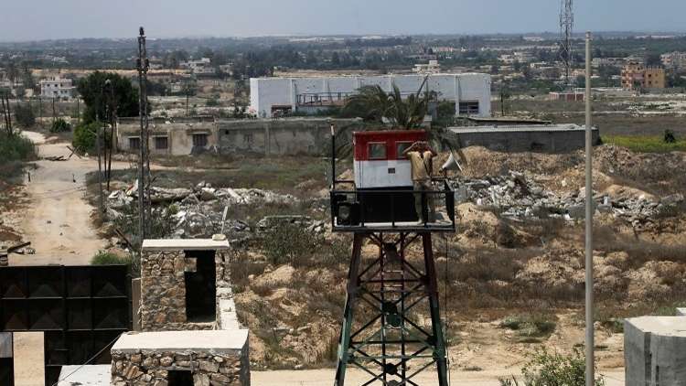 إصابة فلسطيني في رفح بقذيفة مصرية  
