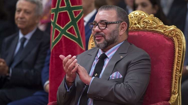 العاهل المغربي يغادر مستشفى باريسي بعد جراحة ناجحة (صور)