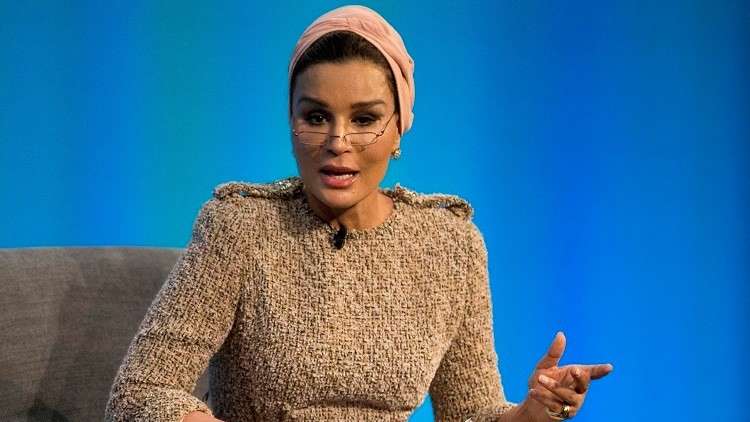 الشيخة موزا: الأزمة الخليجية جعلتنا نتساءل من نحن