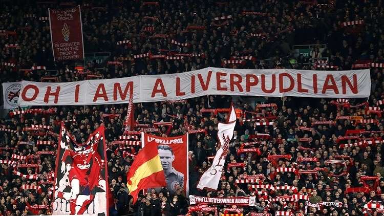 لاعب ليفربول يهدي قميص زميله لطفل أطعم المحتاجين!