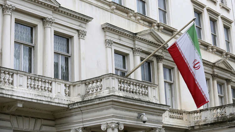 إيران تستدعي سفير بريطانيا وتتوعد بالرد على تصرفات شرطتها