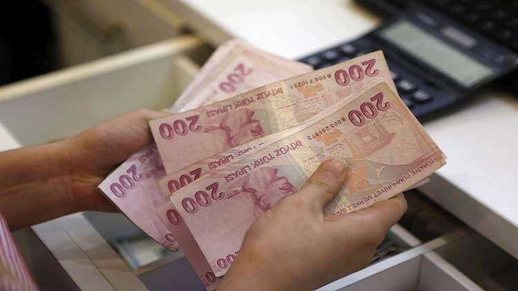 الليرة التركية تهبط لمستوى قياسي