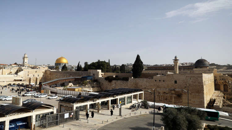 إسرائيل تستنفر وتغلق الضفة الغربية والقدس 8 أيام