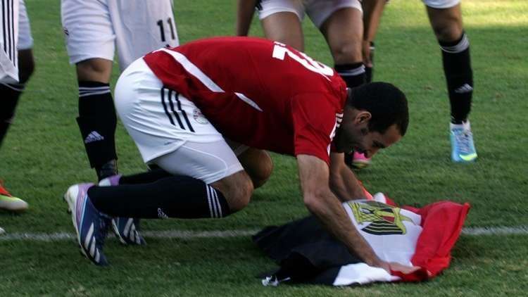 محمد أبو تريكة يعود إلى مصر بعد شطبه من قوائم الإرهاب