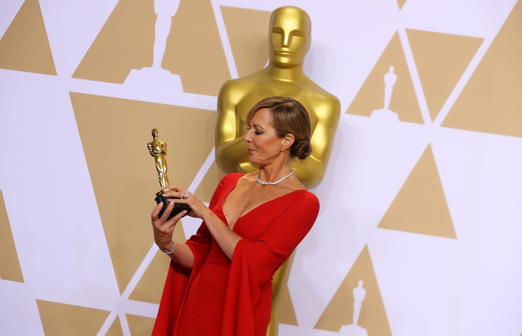  أليسون جاني أفضل ممثلة مساعدة على دورها في فيلم "I, Tonya"