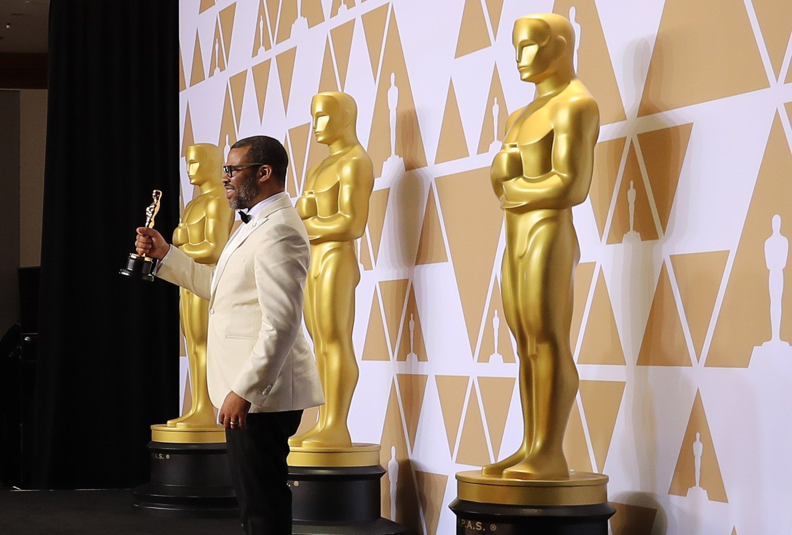 جوردان بييل أفضل سيناريو أصلي  لكتابة فيلم "غيت أوت" (get out)
