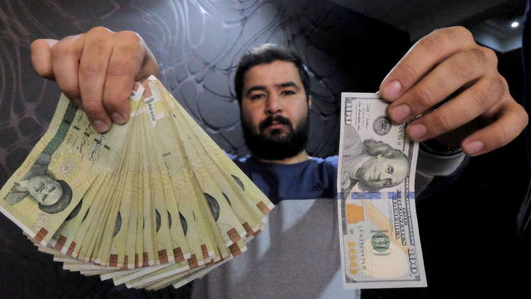 هبوط الريال الإيراني إلى أدنى مستوى له في تاريخه