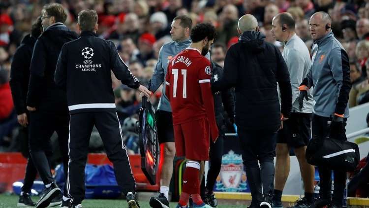 شاهد.. محمد صلاح يخرج مصابا من موقعة "إنجلترا"