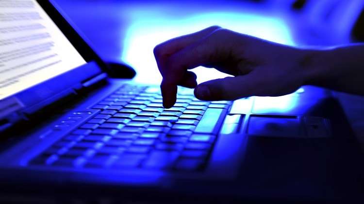 فيسبوك تطلق برنامج مكافآت لمن يكشف منتهكي بيانات مستخدميها