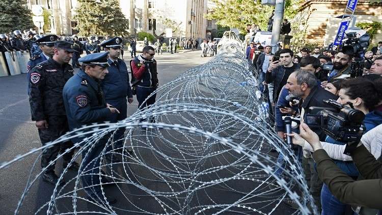 احتجاجات في أرمينيا على احتمال تنصيب الرئيس السابق رئيسا للحكومة 