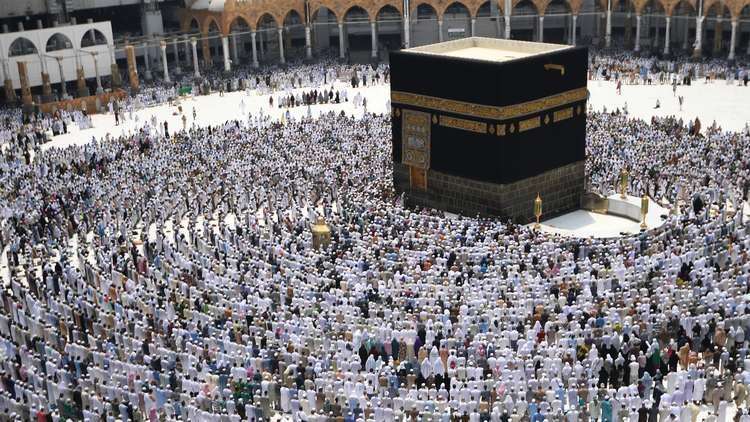الجزائر تبحث زيادة حصتها في الحج مع السعوديين