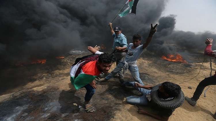 بالفيديو.. قناصة إسرائيليون يستهدفون الشبان الفلسطينيين بالرصاص الحي