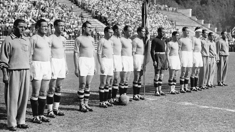 لاعب شارك في مباراتين نهائيتين لكأس العالم مع منتخبين مختلفين