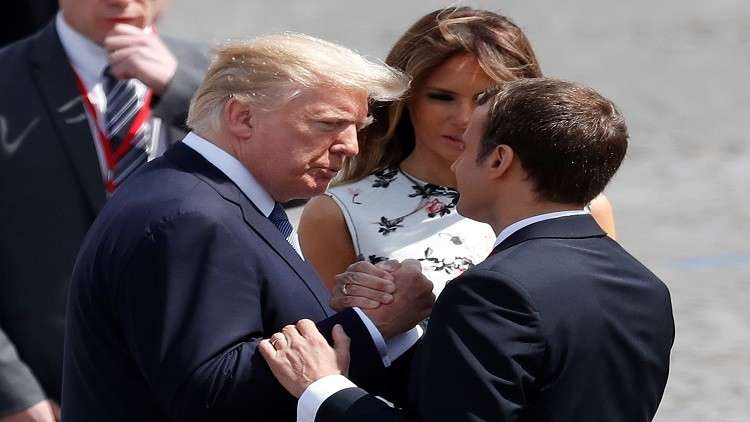 ترامب وماكرون يتبادلان هدايا رمزية غير تقليدية!