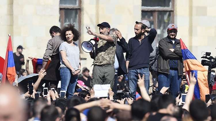 قائد المعارضة الأرمنية: عليكم تعييني رئيسا للوزراء وإلا.. 